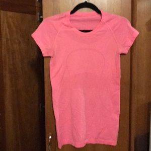 Lululemon swiftly tech shirt size 6